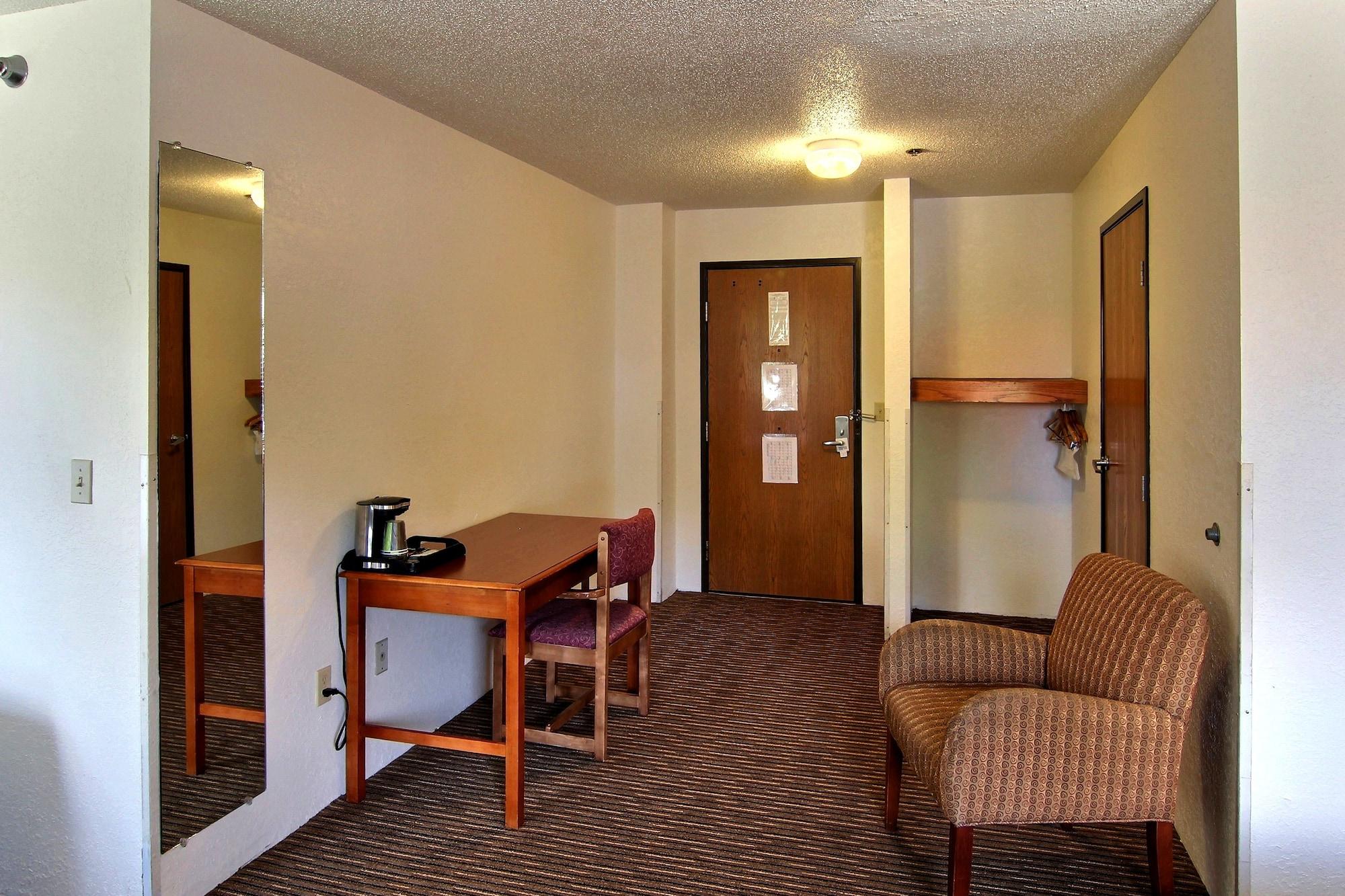 Days Inn & Suites By Wyndham Traverse City Extérieur photo
