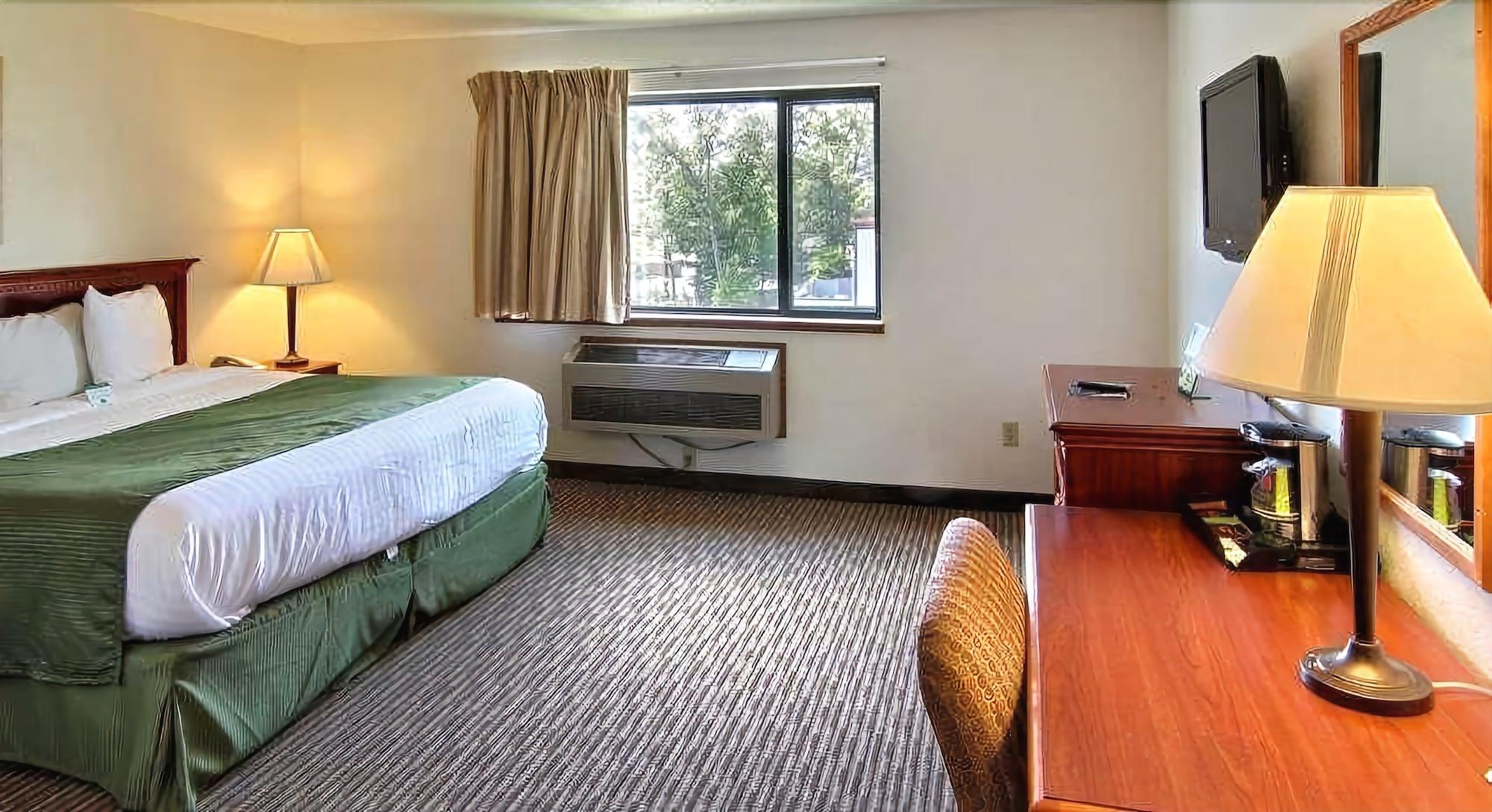 Days Inn & Suites By Wyndham Traverse City Extérieur photo