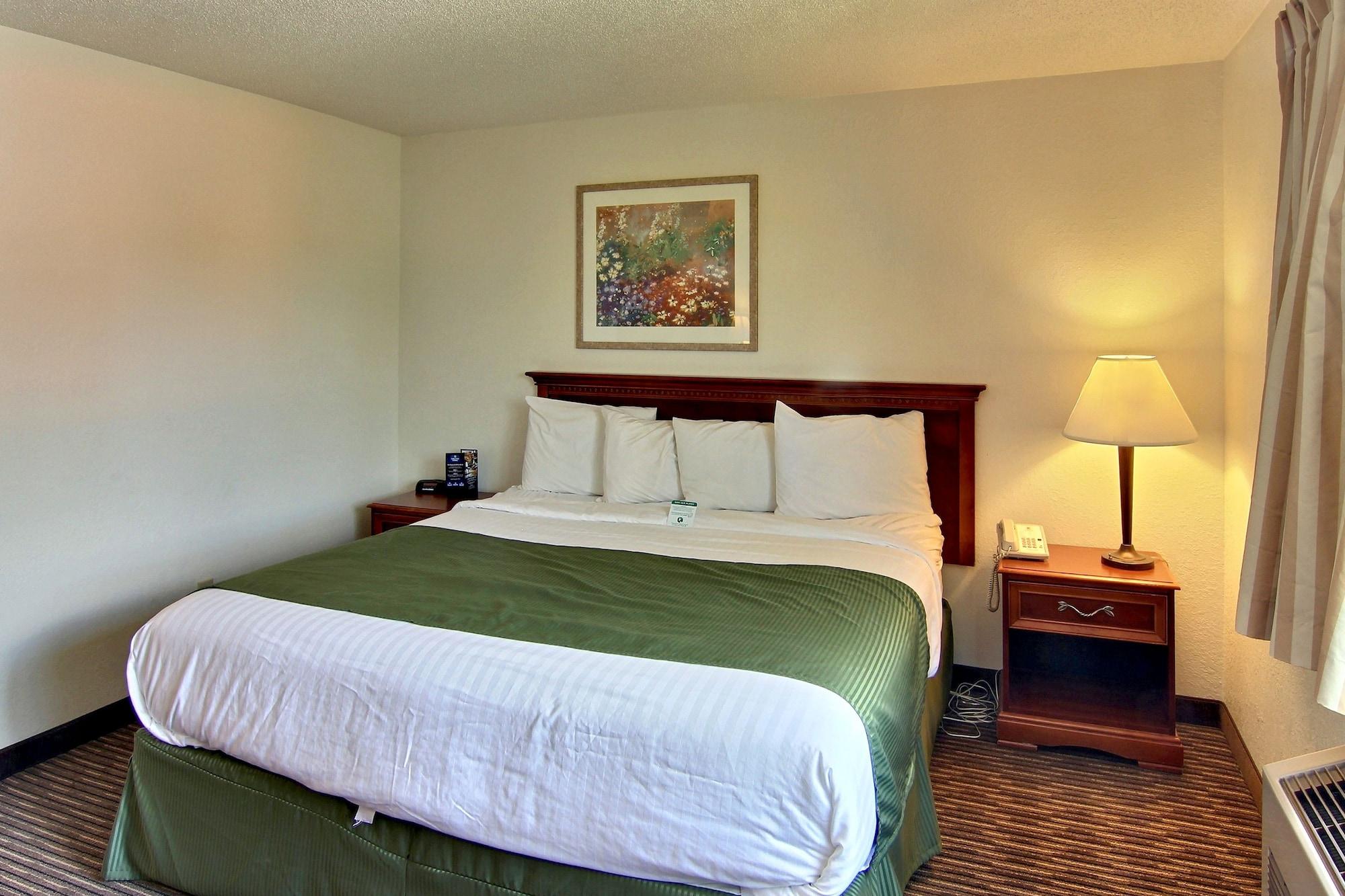 Days Inn & Suites By Wyndham Traverse City Extérieur photo