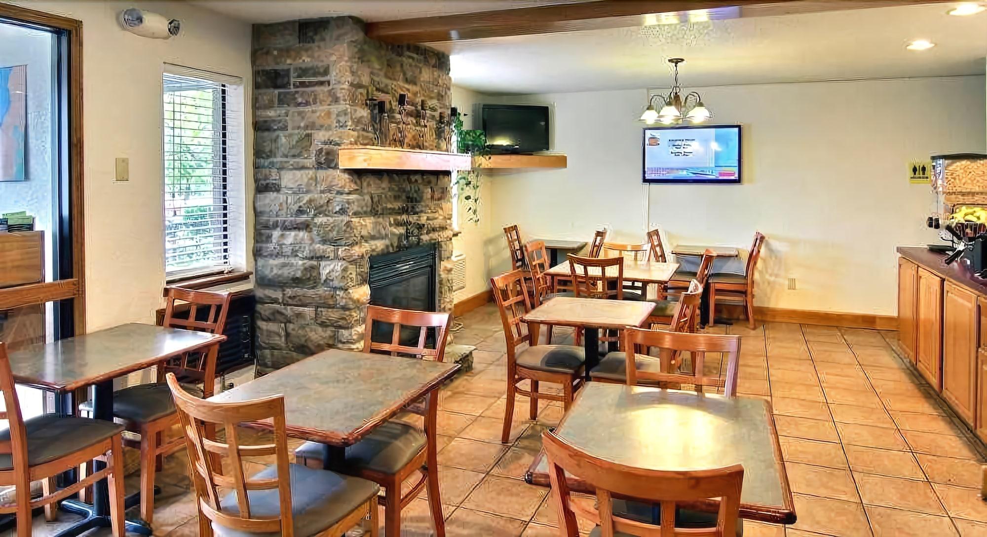 Days Inn & Suites By Wyndham Traverse City Extérieur photo
