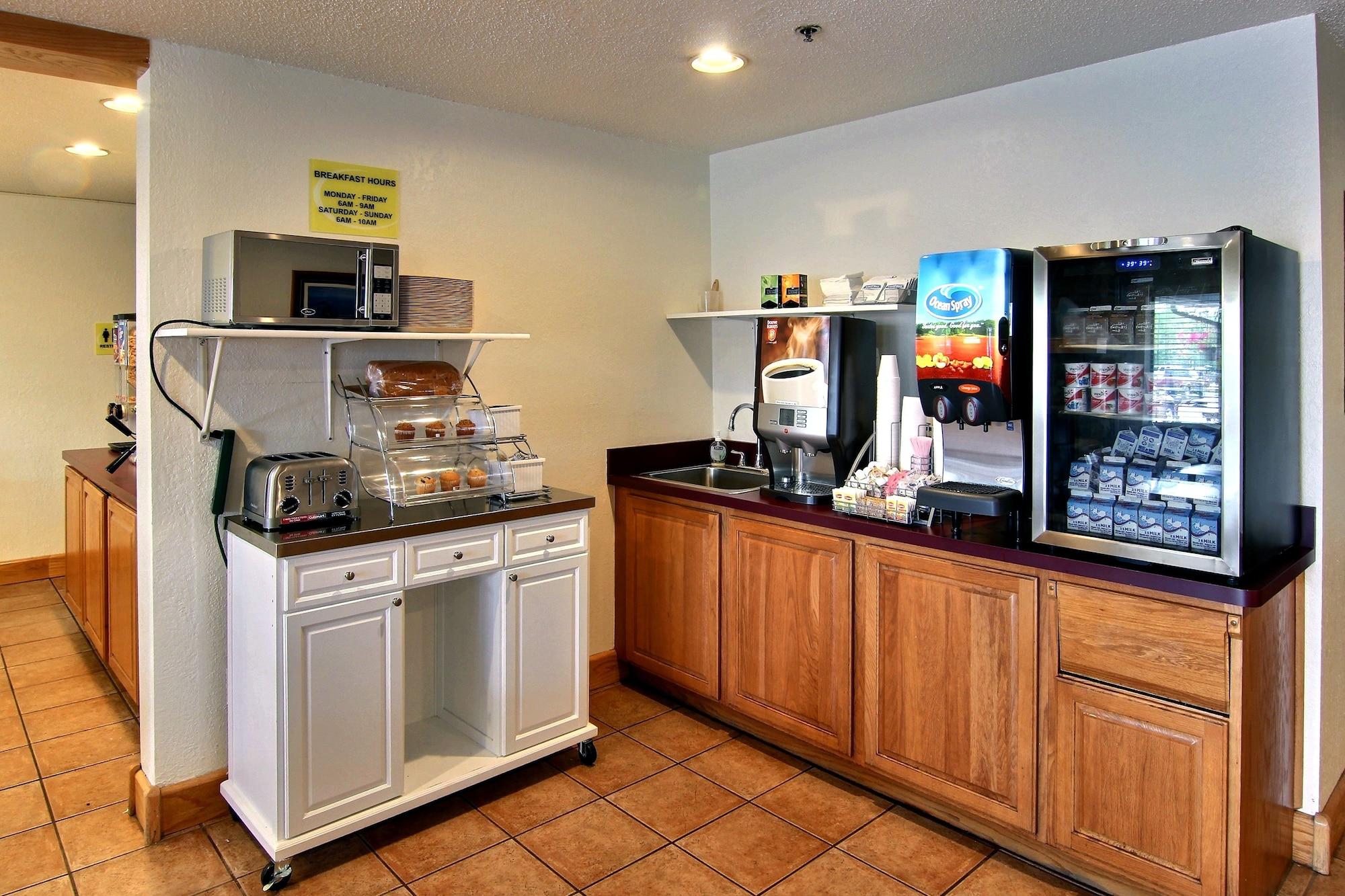Days Inn & Suites By Wyndham Traverse City Extérieur photo