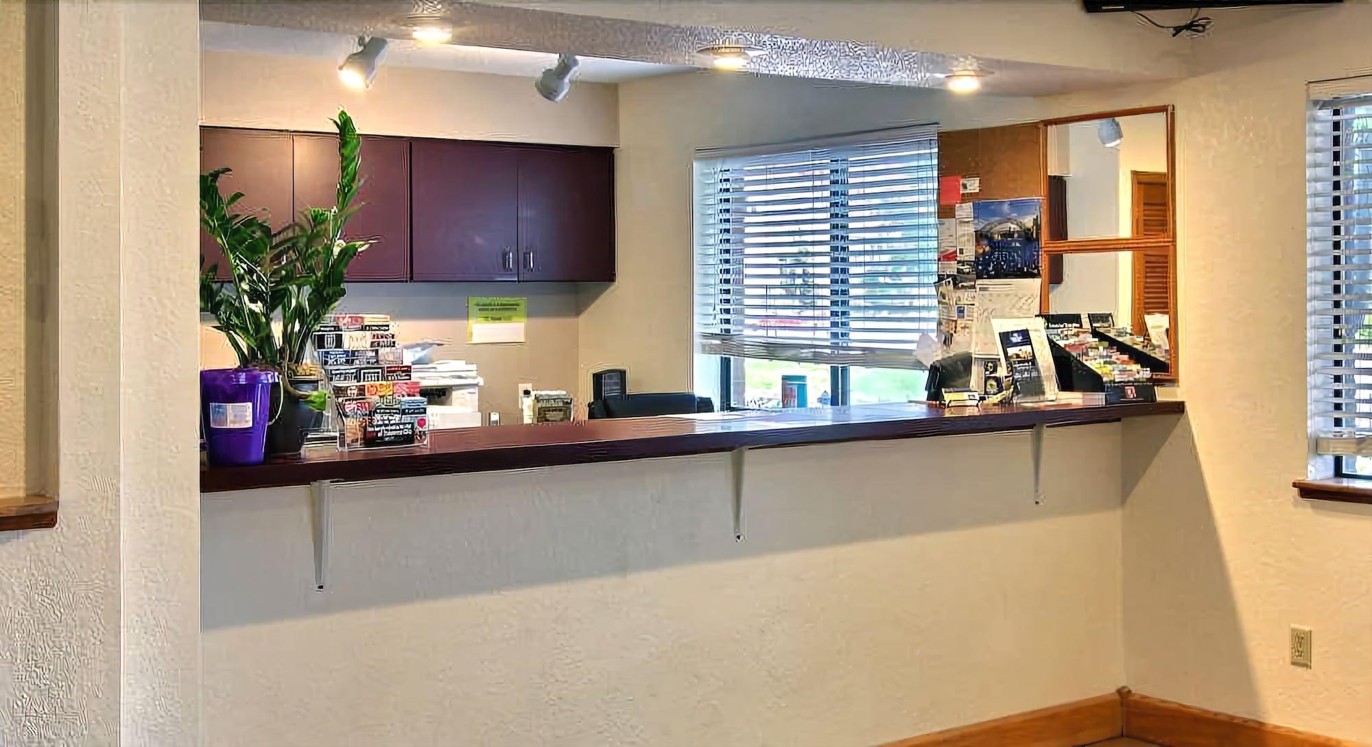 Days Inn & Suites By Wyndham Traverse City Extérieur photo