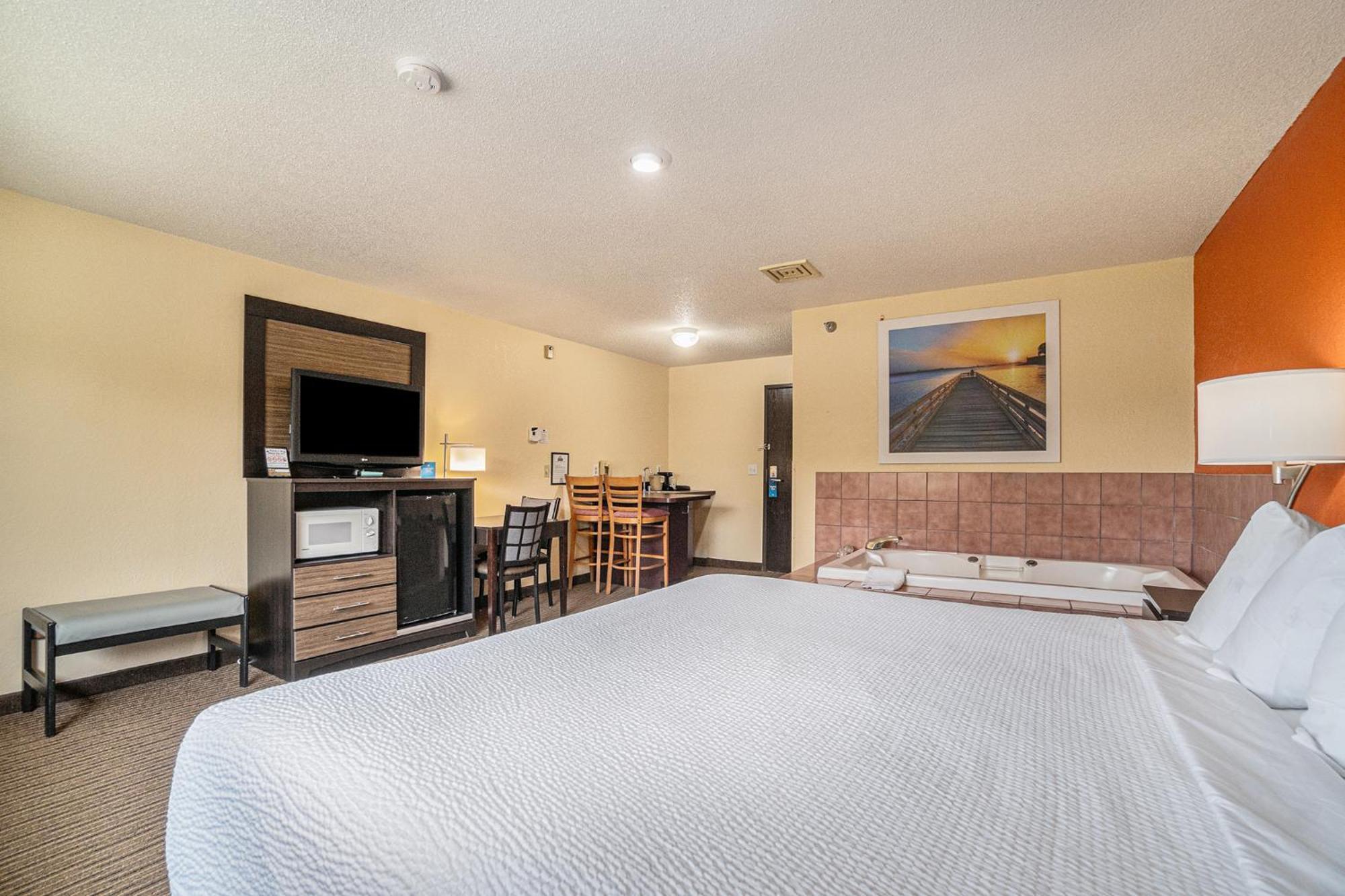 Days Inn & Suites By Wyndham Traverse City Extérieur photo