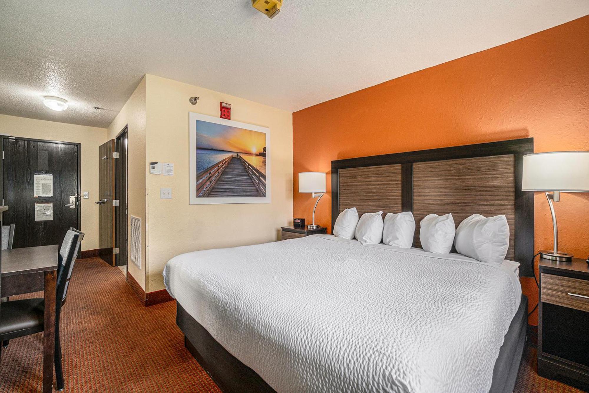 Days Inn & Suites By Wyndham Traverse City Extérieur photo