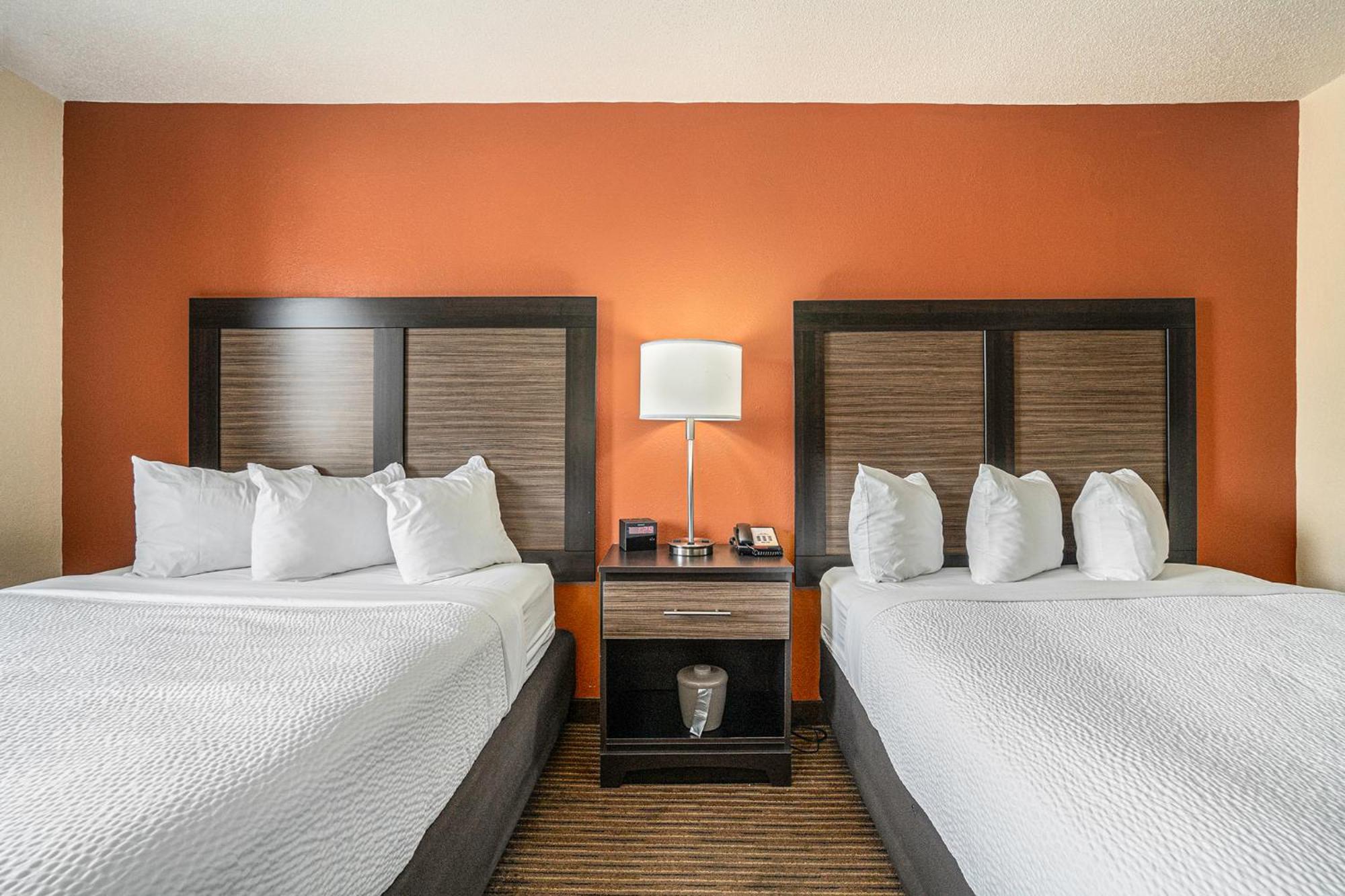 Days Inn & Suites By Wyndham Traverse City Extérieur photo