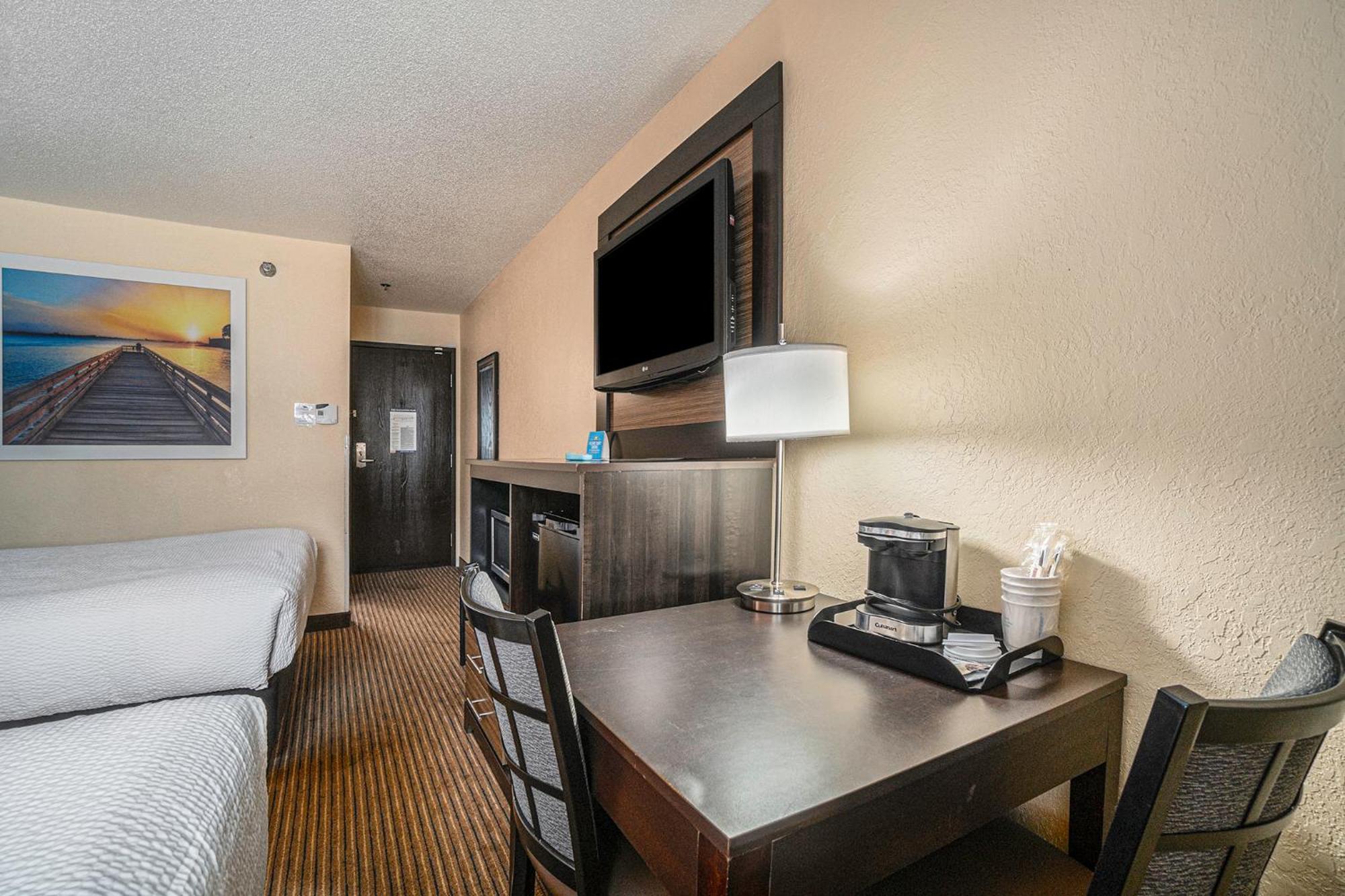 Days Inn & Suites By Wyndham Traverse City Extérieur photo