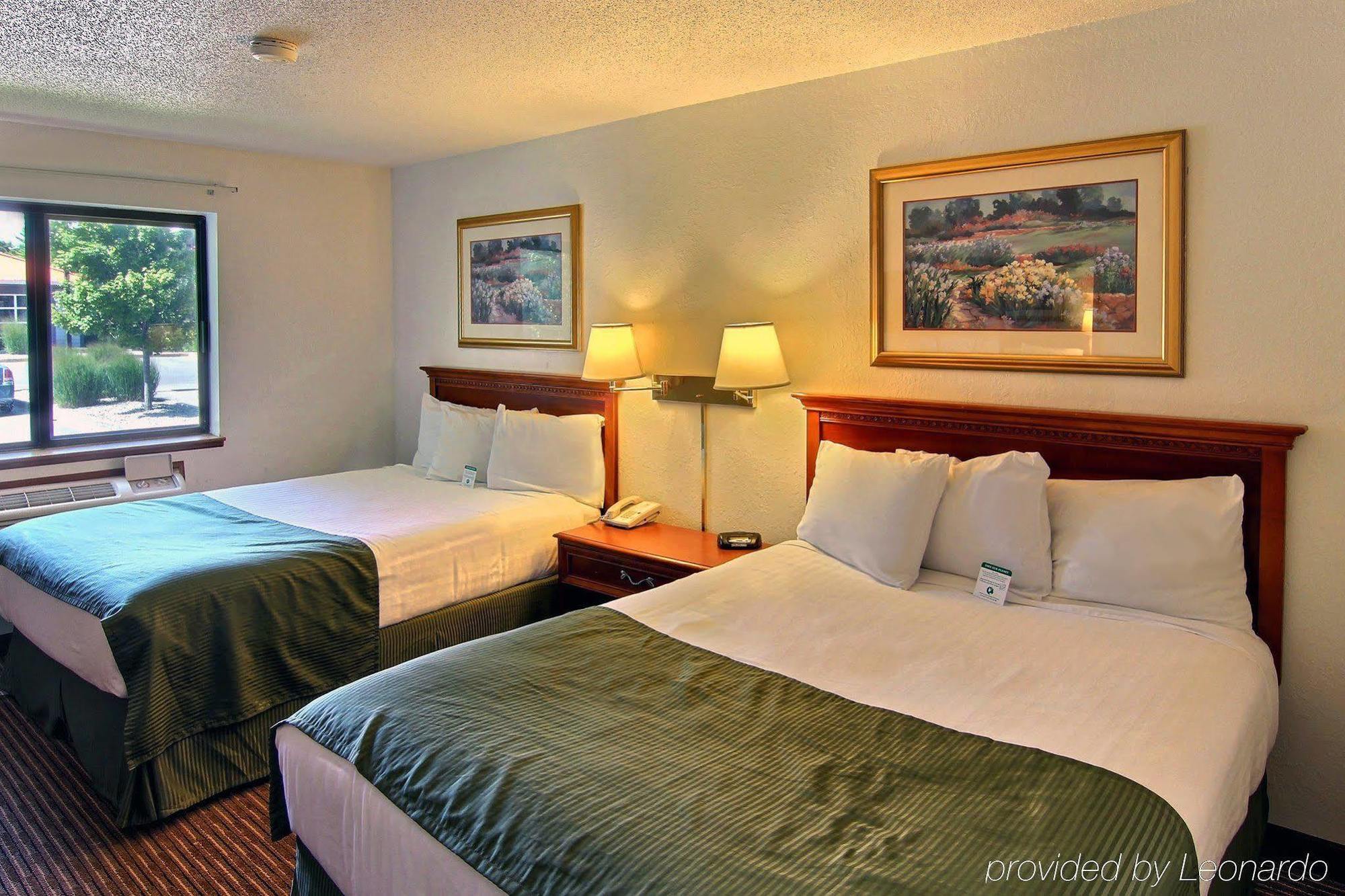 Days Inn & Suites By Wyndham Traverse City Extérieur photo